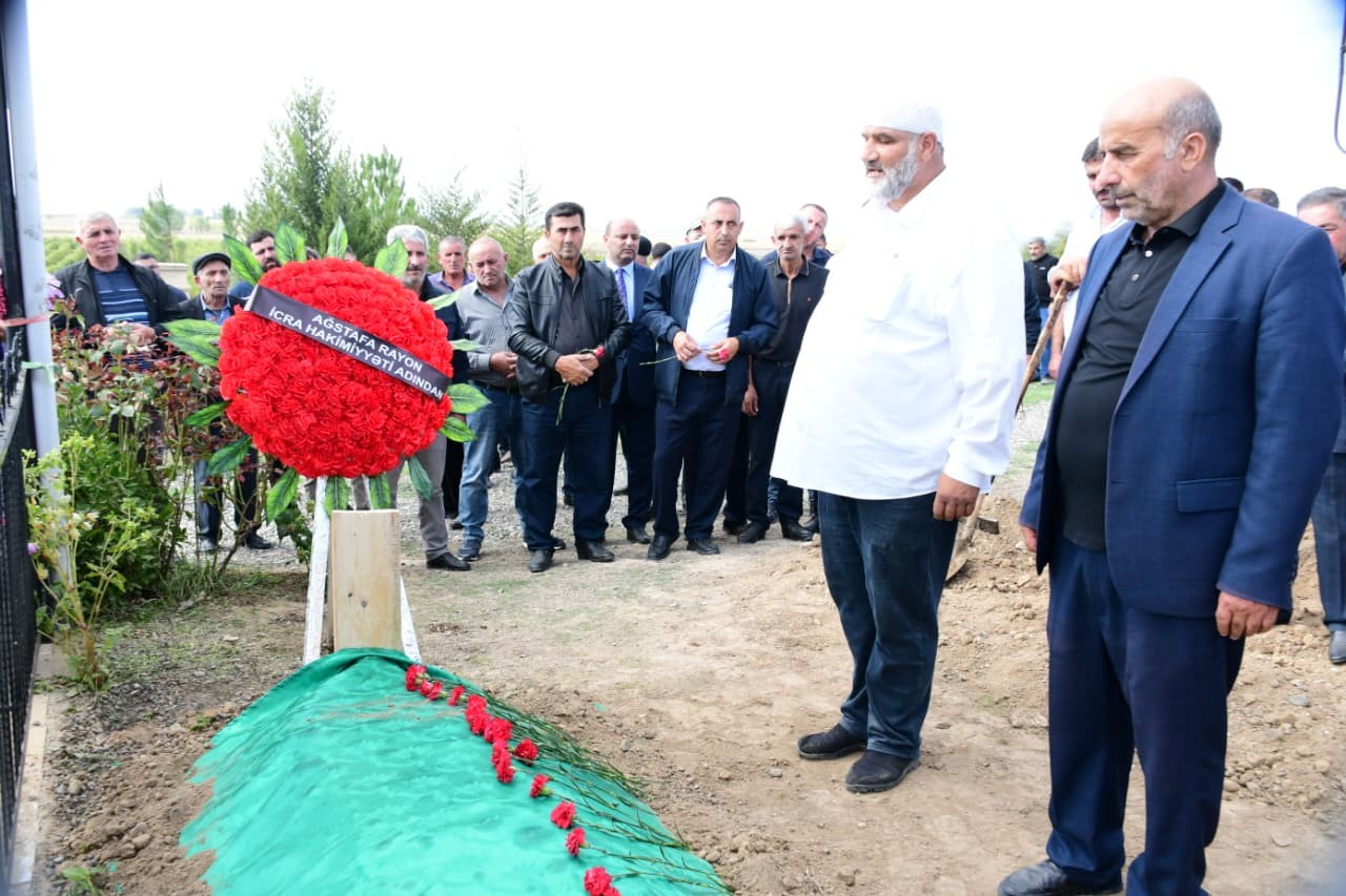 İcra başçısı şəhid anasının yas mərasimində iştirak edib - FOTOLAR
